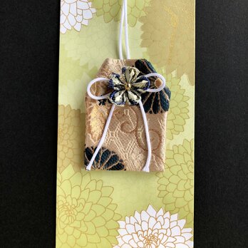 元巫女の花のお守り袋（青菊紋）の画像