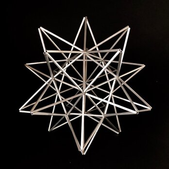 ヒンメリ「太陽　the sun」中サイズ星型　野外使用可なアルミ製　幾何学オブジェ　シルバー　クリスマスオーナメントの画像