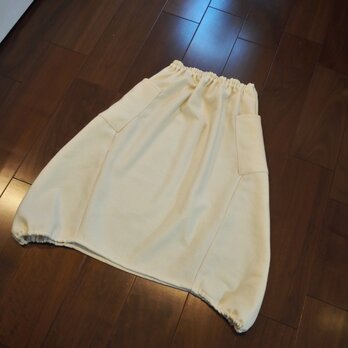 ウールミルクカラーの大人バルーンスカートの画像