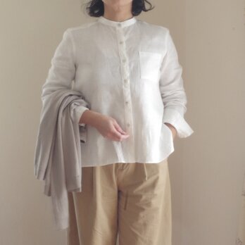 M~LL 白いリネンのバンドカラーシャツ