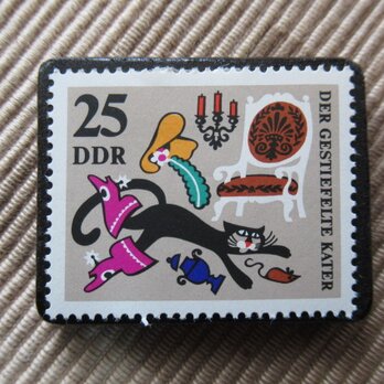 ドイツ　童話　長靴をはいた猫　切手ブローチ　5949の画像