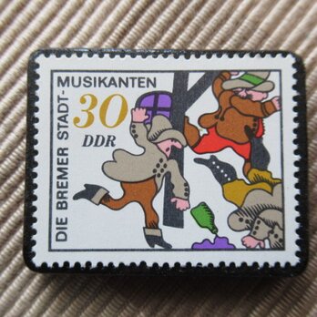 ドイツ　童話　ブレーメンの音楽隊　切手ブローチ　5956の画像