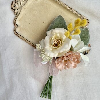 花摘みコサージュ white rose  ミモザ box付きの画像