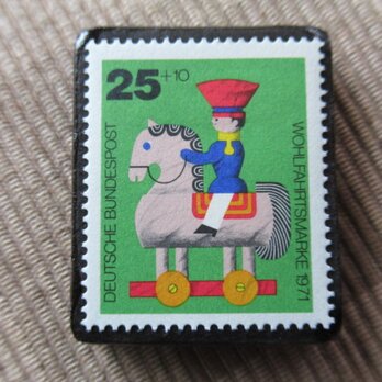 ドイツ　おもちゃ切手ブローチ　5977の画像