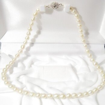6.0-5.5mm本真珠（淡水）のネックレス（マグネット、ナチュラルカラー、ホワイト、42cm）の画像