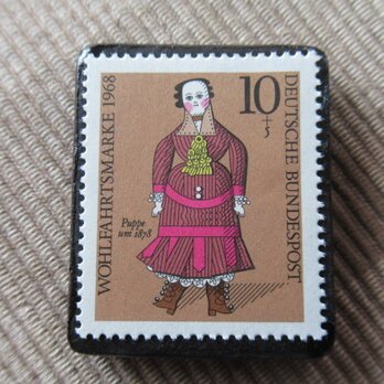 ドイツ　人形切手ブローチ　5984の画像