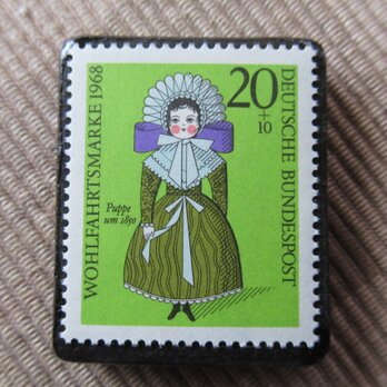 ドイツ　人形切手ブローチ　5985の画像
