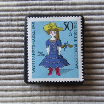 ドイツ　人形切手ブローチ　5987の画像
