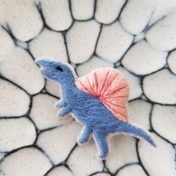 恐竜の刺繍ブローチ（スピノサウルス）【受注製作】の画像