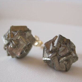 パイライトの原石ピアス/黄鉄鉱/pyrite flower 14KGFの画像