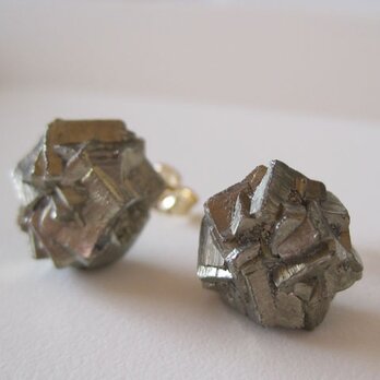 パイライトの原石ピアス/黄鉄鉱/pyrite flower 14KGF