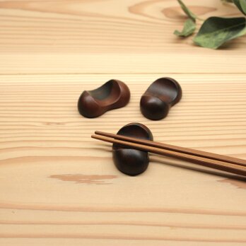 木の箸置き 豆形 黒檀(縞黒檀)の画像