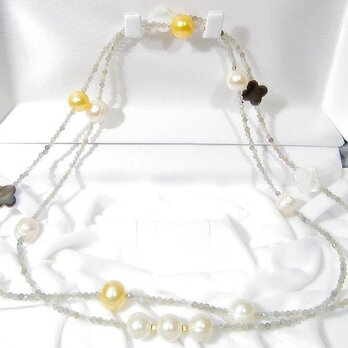 本真珠（淡水）と貝パーツ、ラブラドライトのネックレス（ナチュラルカラー、黒蝶、白蝶、ホワイト、イエロー）の画像