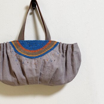 半円編み模様の横長タックかばんの画像