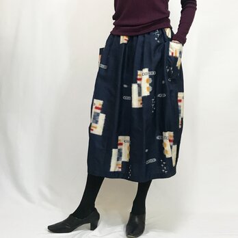 きものリメイクのロングスカート、バルーンスカート、銘仙、紺絣の画像