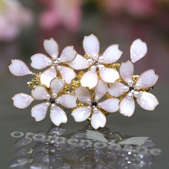 さくら舞う 五輪ブローチ