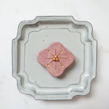 和の花（ピンク）　陶土ブローチの画像