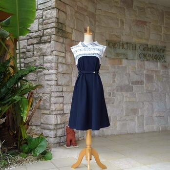 （M）クラシカルワンピース ロールカラー ボーダー刺繍×ウールネイビー