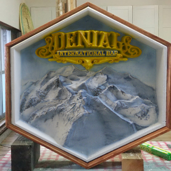 ディナリ山の3D看板の画像