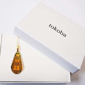 tokoba ピラミッド･ネックレス 緑アンバー菊つなぎの画像