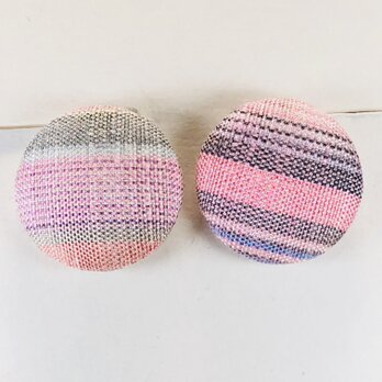 イヤリング｜手織り絹のくるみボタン【ピンク】の画像