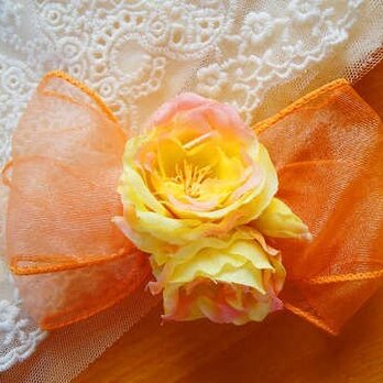 サーモンピンクのバラのバレッタの画像