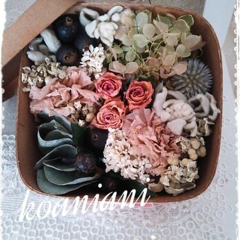Wood　boxに摘んだ花の画像