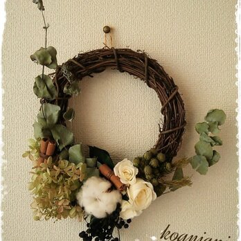 white　roseのシックなwreathの画像