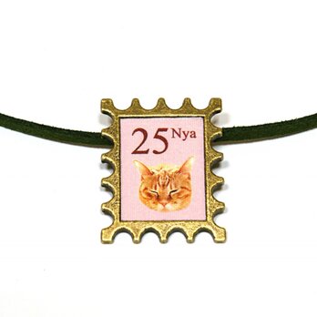 おねむな茶トラ猫の切手風チャーム・ペンダント・ネックレスの画像
