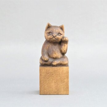 木彫り　左手で招き猫　蜜蝋仕上げ　猫仏2002の画像