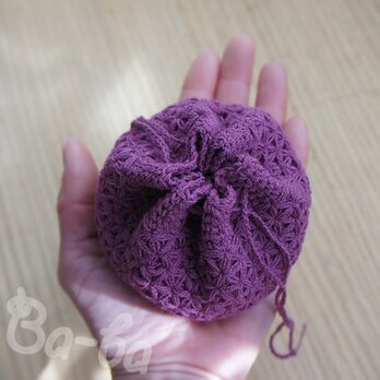 ばあば作、細かいリフ編みのちび巾着（むらさき・KPR6）の画像