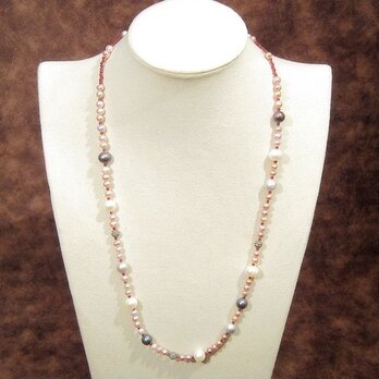 本真珠（淡水）と高級宝飾品用のボール、ガーネットのネックレス（マグネット・クラスプ、ピンク）の画像