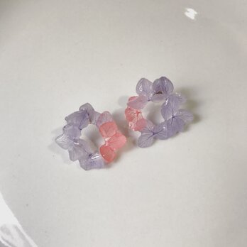 紫陽花のリース型ピアスの画像
