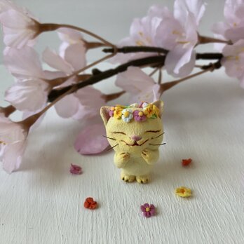 花かんむり猫さん　クリーム色の画像