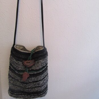 手編みのショルダーバッグの画像