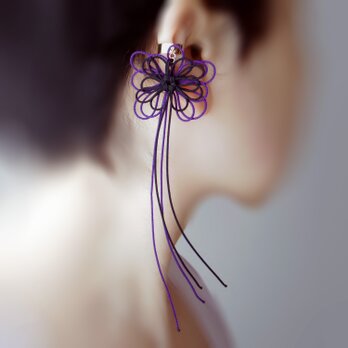 かたっぽイヤーカフ「うたつたえ」（黒×紫）