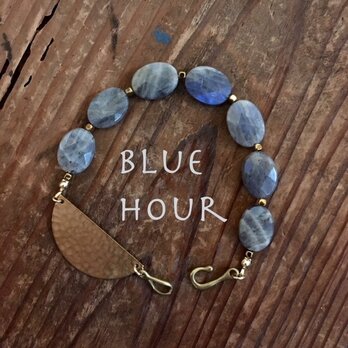 ＊blue hour〈青の深い時間〉の画像