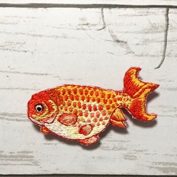 手刺繍日本画ブローチ＊栗本丹州「博物館魚譜」の金魚（らんちゅう）の画像