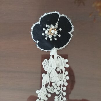 花びらブローチ