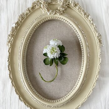 〈染め花〉シロツメクサのコサージュ