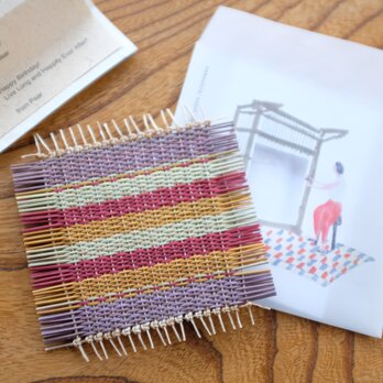 「い草の機織り機」と手織りコースターの画像