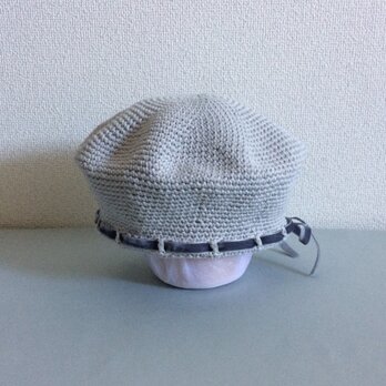 【受注制作】コットンリネンで編んだおとなしめベルベットリボンのベレー帽 淡いグレー系の画像