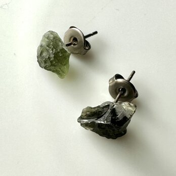 モルダバイトの ピアス