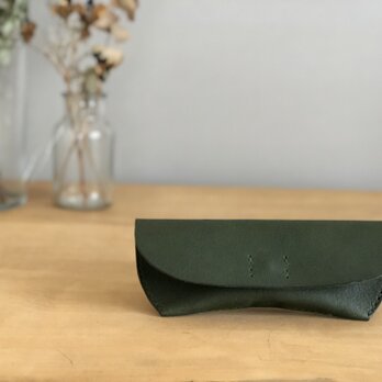 栃木レザー　手縫いのメガネケース（緑）の画像