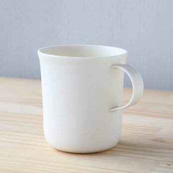 白い磁器のマグカップ (コーヒー、たっぷりカフェオレ) studiobwanjiの画像