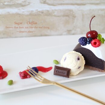チョコレートムースケーキとラムレーズンアイスのデザートプレート【送料無料】の画像