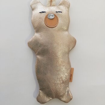 ペンの入るクマ