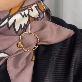 Utoka ☆ 真鍮   蔓と実  スカーフリング・スカーフ留めの画像
