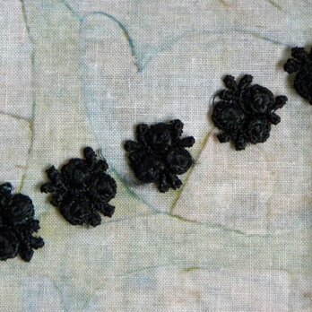 ビンテージミニアップリケ黒小花(5個セット)　6905の画像