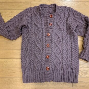 しっかり厚め－手編み☆ショコラカラーのアラン模様カーディガンの画像